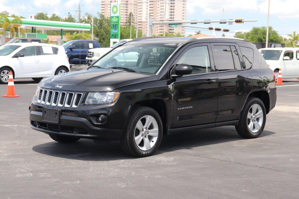 Jeep Compass Vehicle Full-screen Gallery Image 03