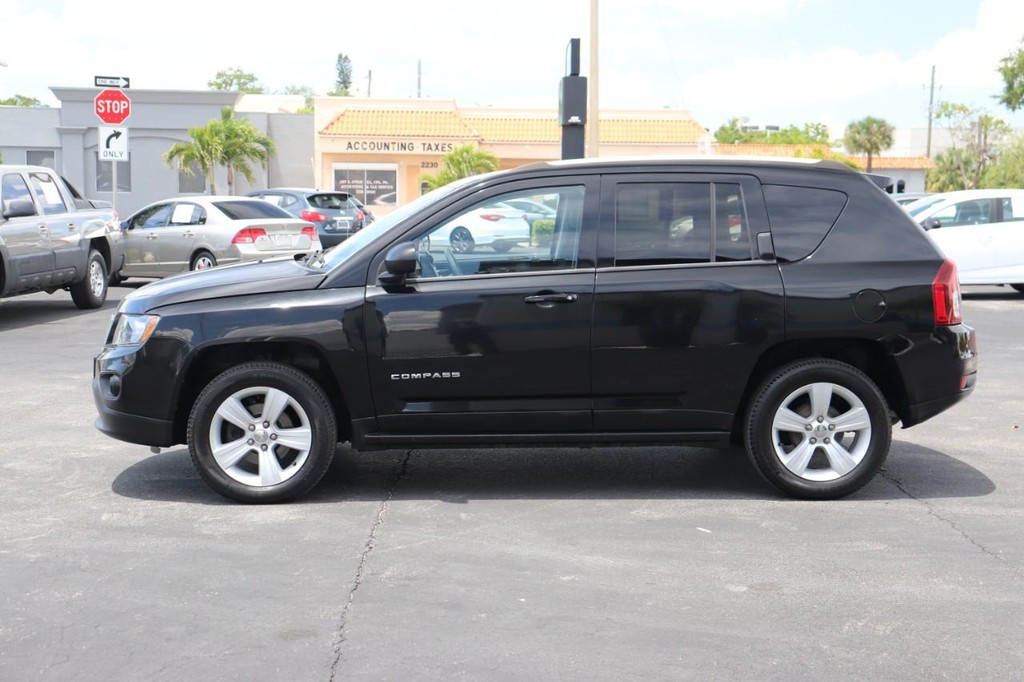 Jeep Compass Vehicle Full-screen Gallery Image 04