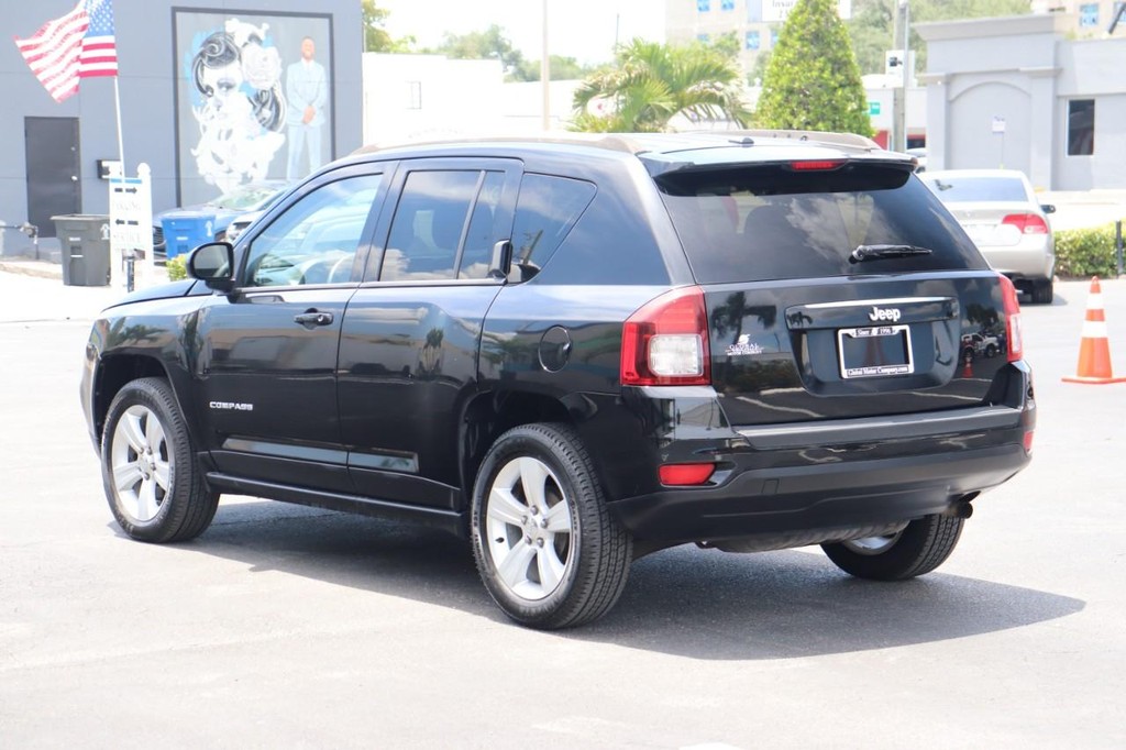 Jeep Compass Vehicle Full-screen Gallery Image 06