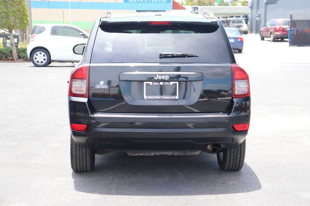 Jeep Compass Vehicle Full-screen Gallery Image 07