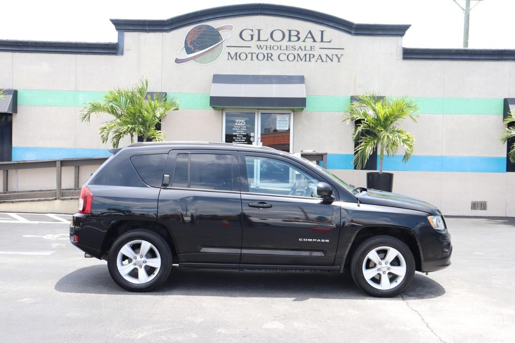 Jeep Compass Vehicle Full-screen Gallery Image 09