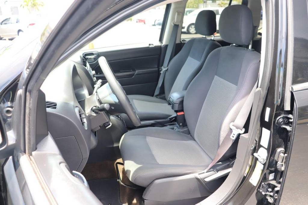 Jeep Compass Vehicle Full-screen Gallery Image 13