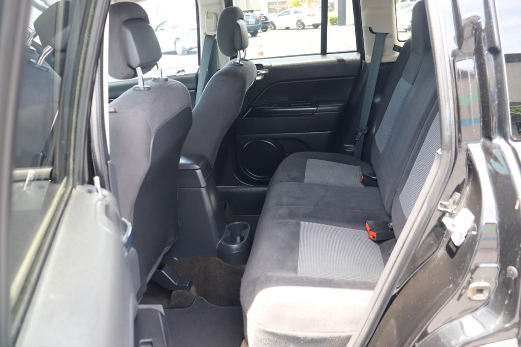 Jeep Compass Vehicle Full-screen Gallery Image 15