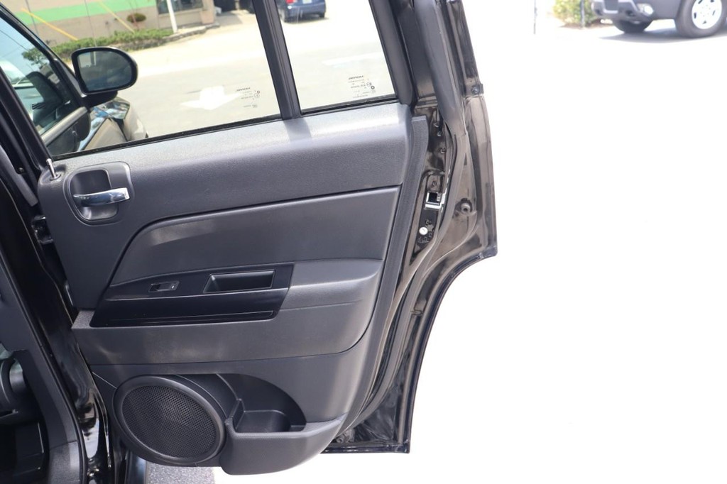 Jeep Compass Vehicle Full-screen Gallery Image 18