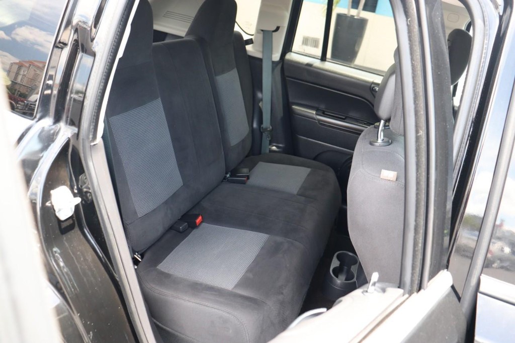 Jeep Compass Vehicle Full-screen Gallery Image 20