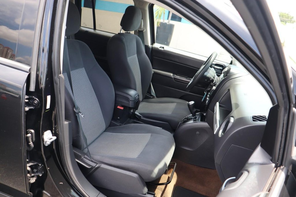 Jeep Compass Vehicle Full-screen Gallery Image 23