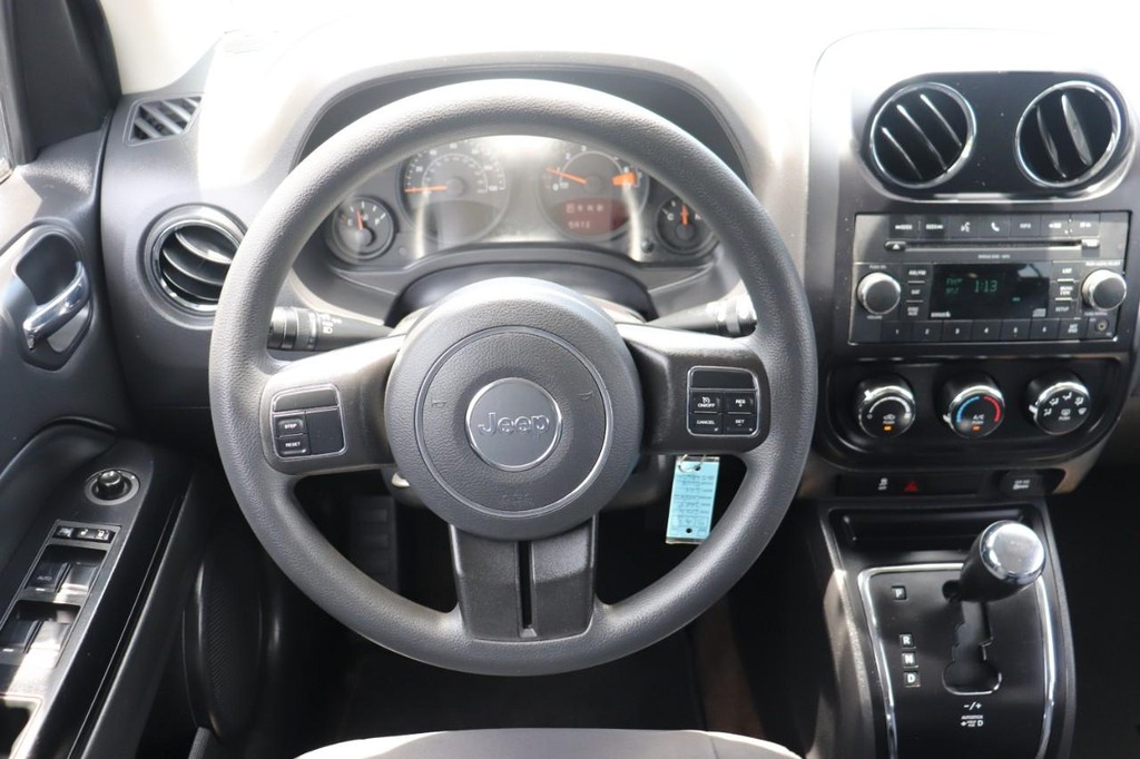 Jeep Compass Vehicle Full-screen Gallery Image 24