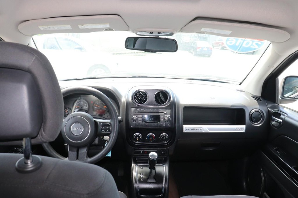 Jeep Compass Vehicle Full-screen Gallery Image 25