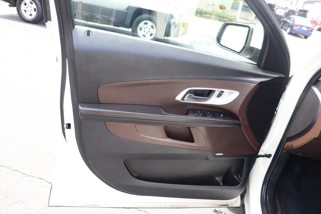 Chevrolet Equinox Vehicle Full-screen Gallery Image 10