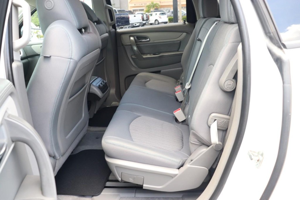 Chevrolet Traverse Vehicle Full-screen Gallery Image 15