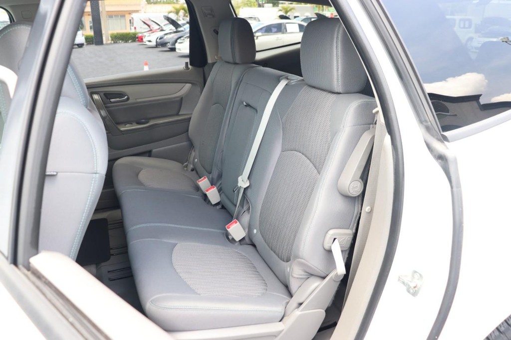 Chevrolet Traverse Vehicle Full-screen Gallery Image 16