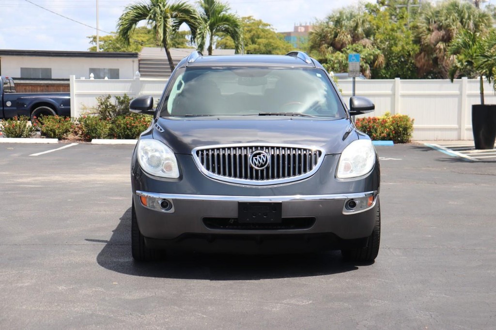 Buick Enclave Vehicle Full-screen Gallery Image 02