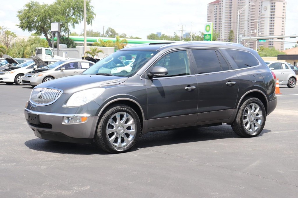 Buick Enclave Vehicle Full-screen Gallery Image 03