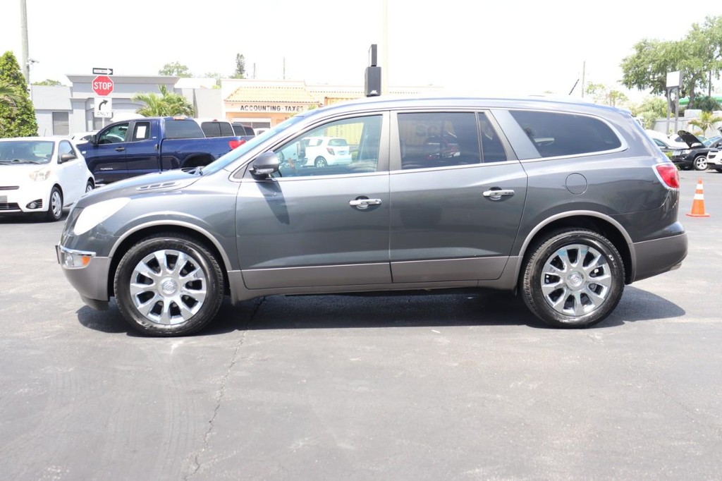 Buick Enclave Vehicle Full-screen Gallery Image 04