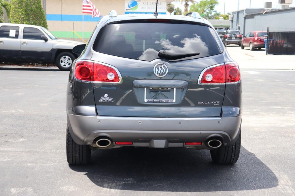 Buick Enclave Vehicle Full-screen Gallery Image 07