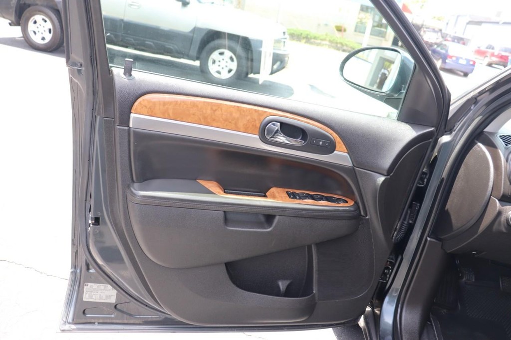 Buick Enclave Vehicle Full-screen Gallery Image 11