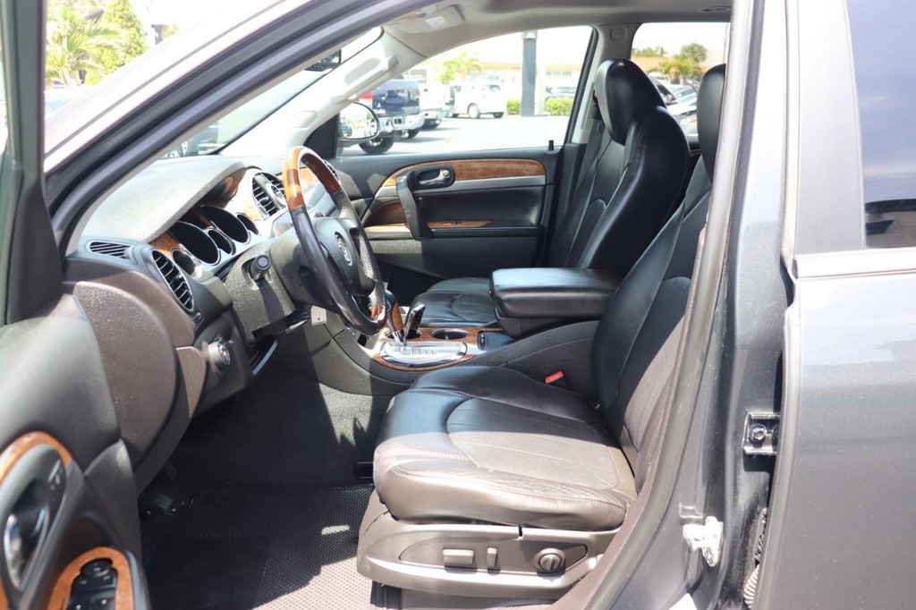 Buick Enclave Vehicle Full-screen Gallery Image 12