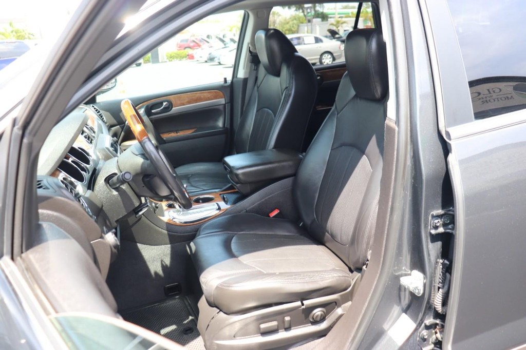 Buick Enclave Vehicle Full-screen Gallery Image 13