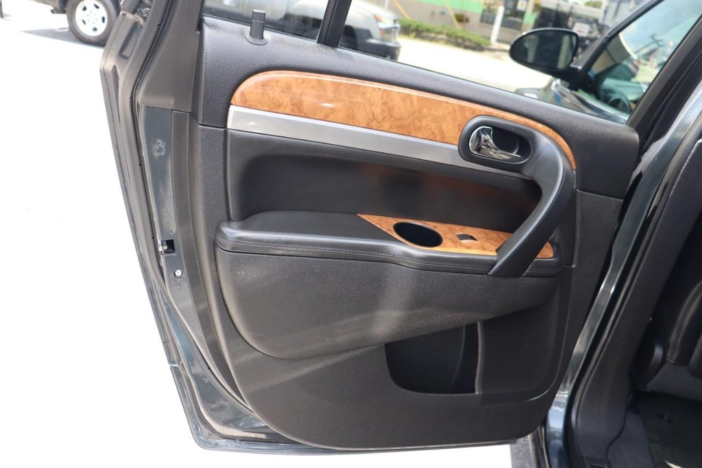 Buick Enclave Vehicle Full-screen Gallery Image 14
