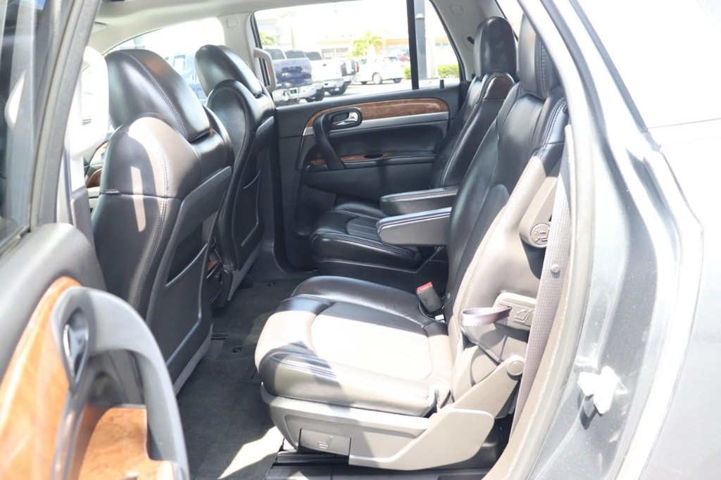 Buick Enclave Vehicle Full-screen Gallery Image 15