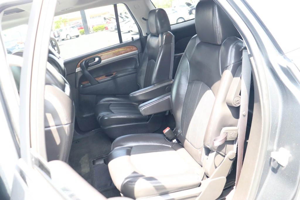 Buick Enclave Vehicle Full-screen Gallery Image 16