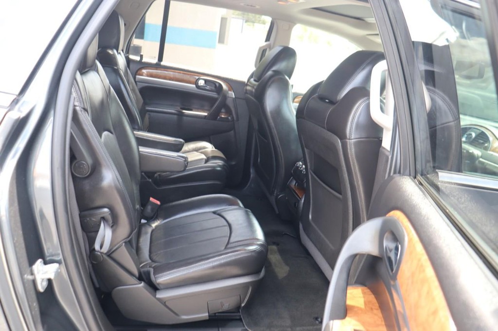 Buick Enclave Vehicle Full-screen Gallery Image 19