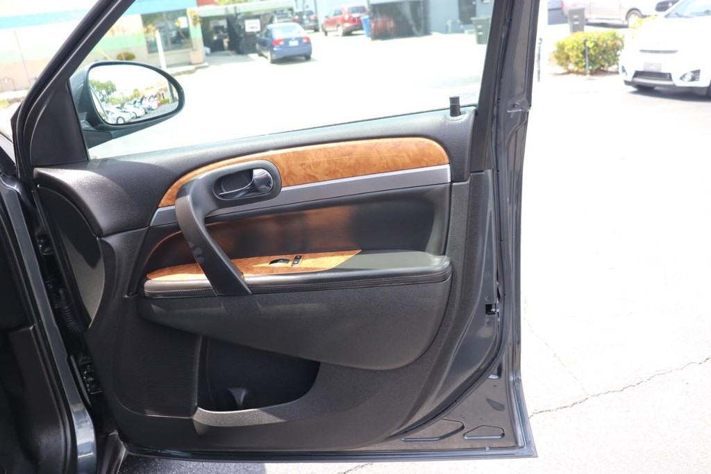 Buick Enclave Vehicle Full-screen Gallery Image 21