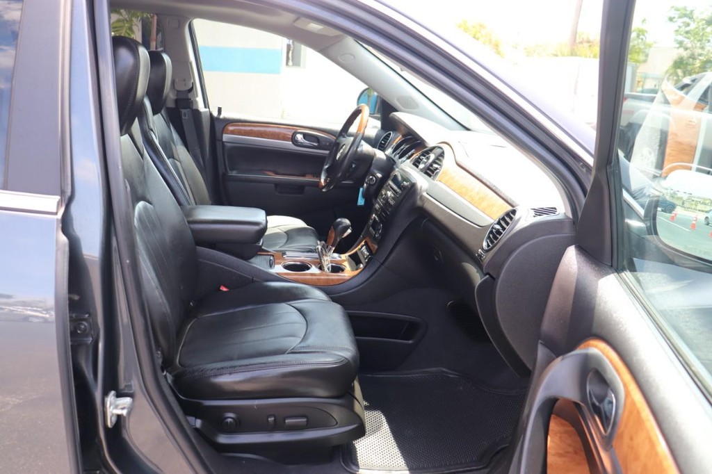 Buick Enclave Vehicle Full-screen Gallery Image 22