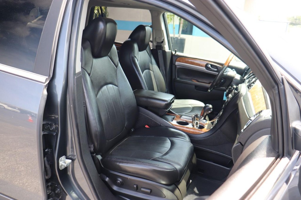 Buick Enclave Vehicle Full-screen Gallery Image 23