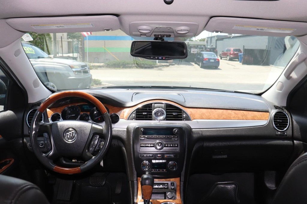 Buick Enclave Vehicle Full-screen Gallery Image 26