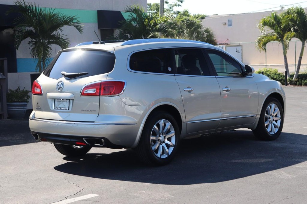 Buick Enclave Vehicle Full-screen Gallery Image 08