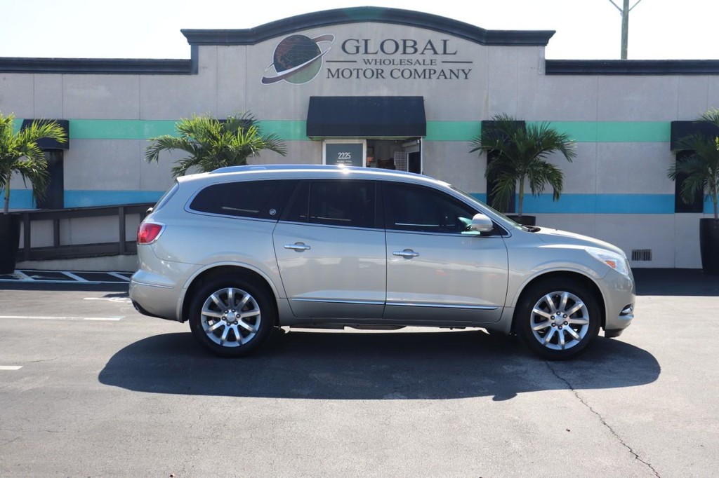 Buick Enclave Vehicle Full-screen Gallery Image 09