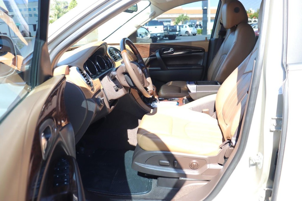 Buick Enclave Vehicle Full-screen Gallery Image 12