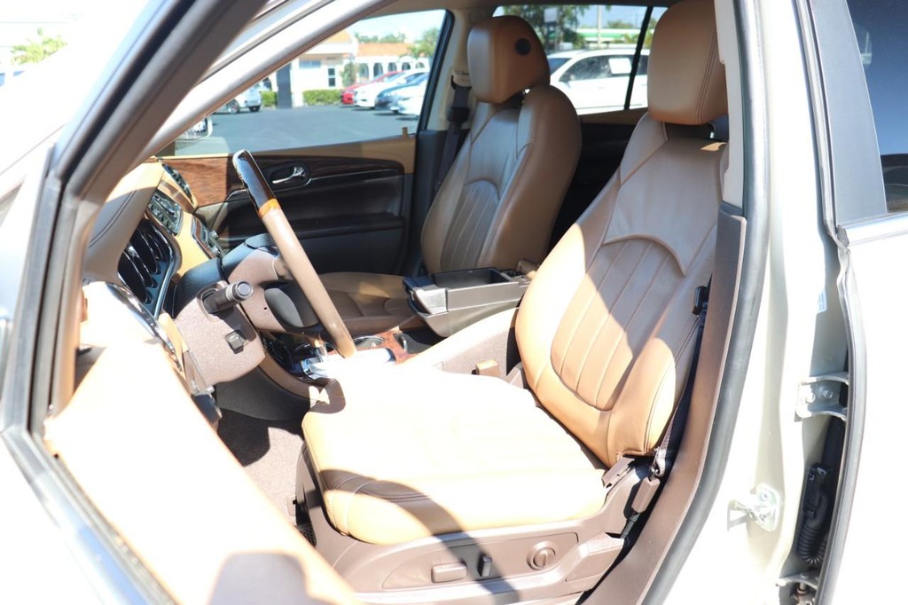 Buick Enclave Vehicle Full-screen Gallery Image 13