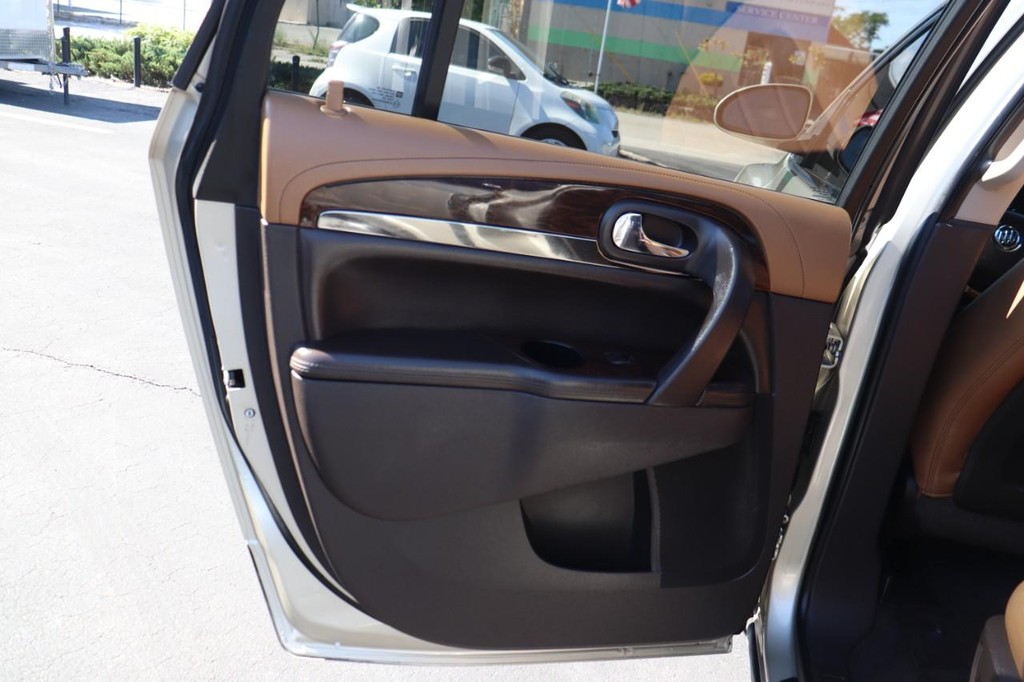 Buick Enclave Vehicle Full-screen Gallery Image 14