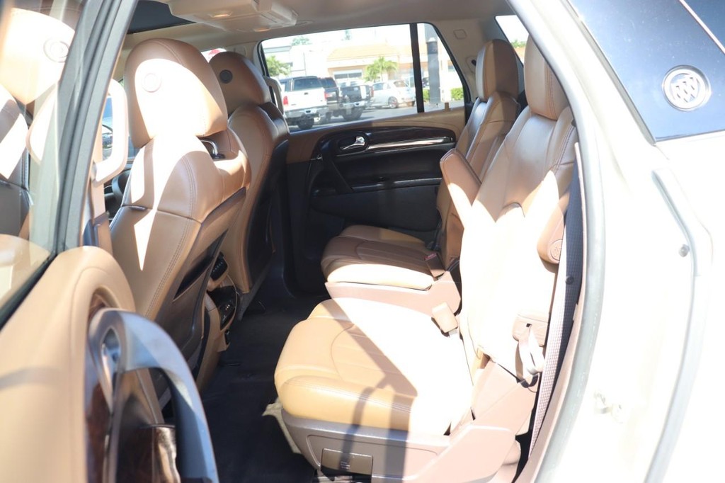 Buick Enclave Vehicle Full-screen Gallery Image 15
