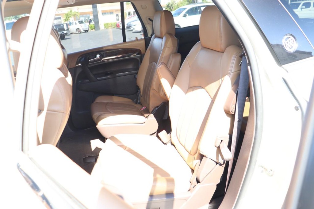 Buick Enclave Vehicle Full-screen Gallery Image 16