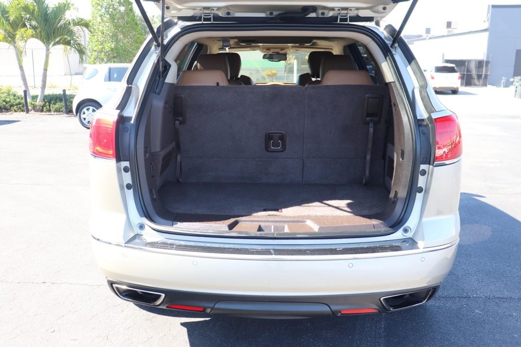 Buick Enclave Vehicle Full-screen Gallery Image 17