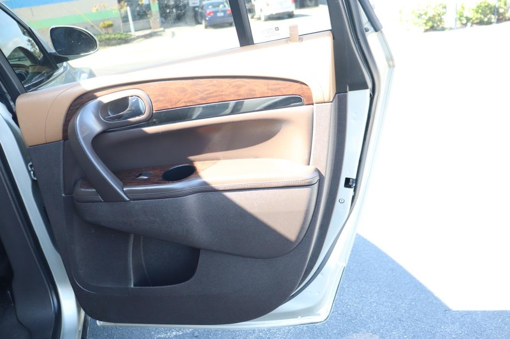 Buick Enclave Vehicle Full-screen Gallery Image 18
