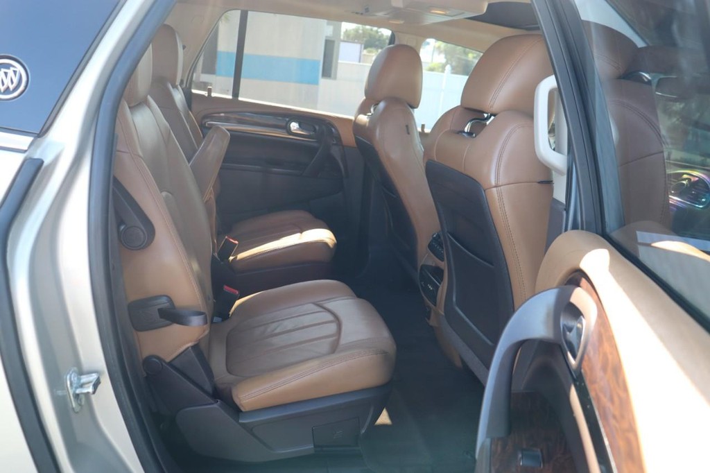 Buick Enclave Vehicle Full-screen Gallery Image 19