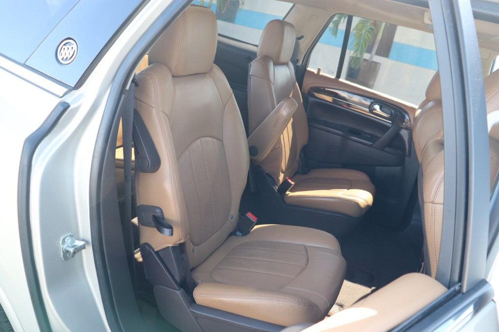 Buick Enclave Vehicle Full-screen Gallery Image 20