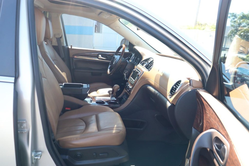 Buick Enclave Vehicle Full-screen Gallery Image 22