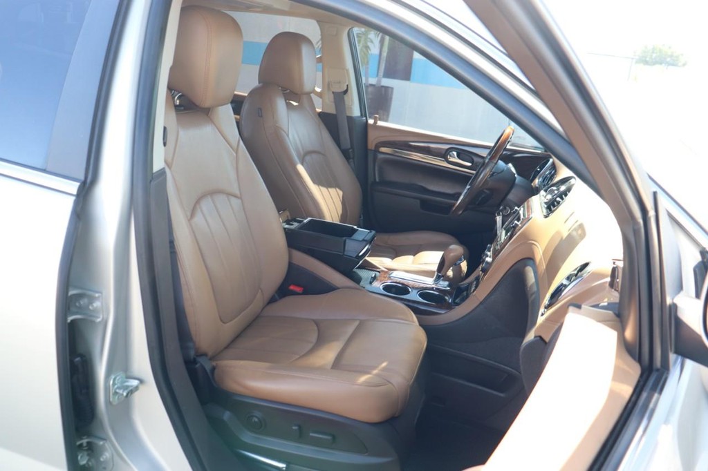 Buick Enclave Vehicle Full-screen Gallery Image 23
