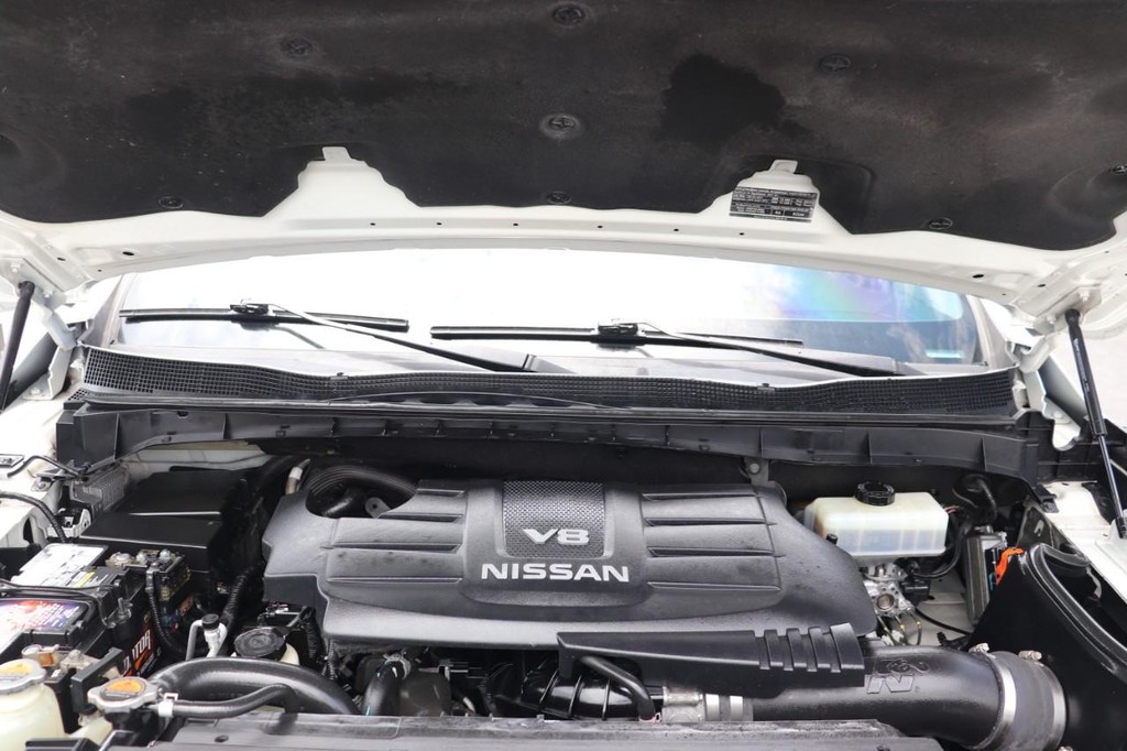 Nissan Titan Vehicle Full-screen Gallery Image 10