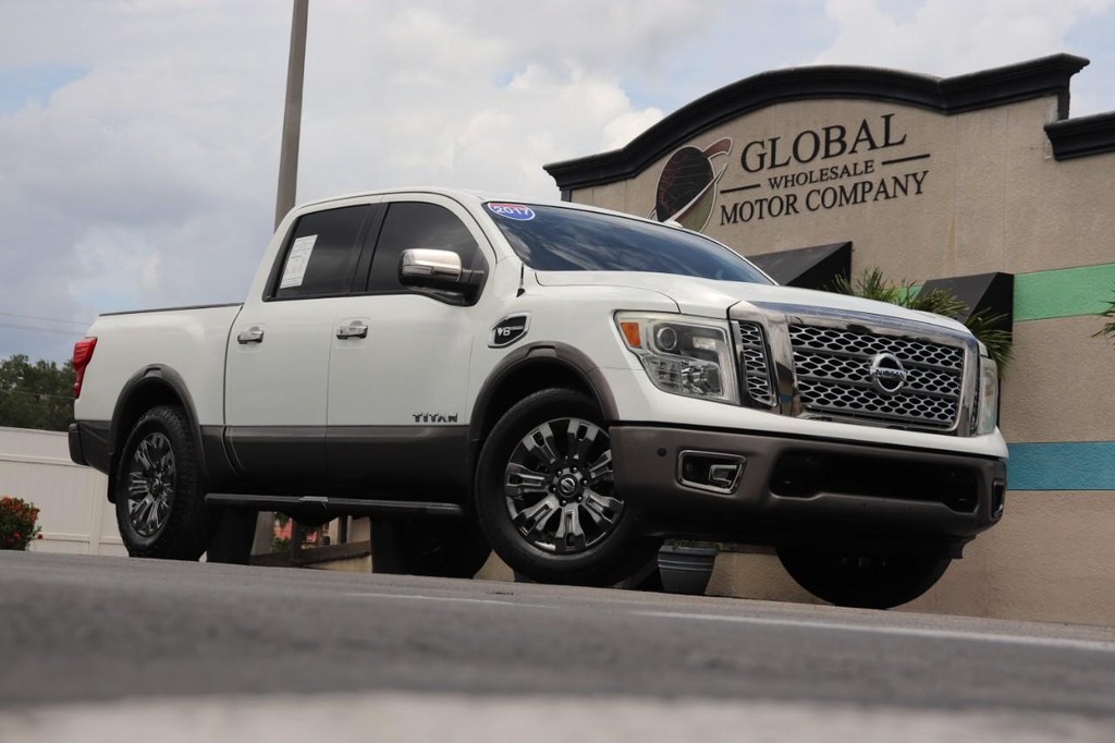 Nissan Titan Vehicle Full-screen Gallery Image 26