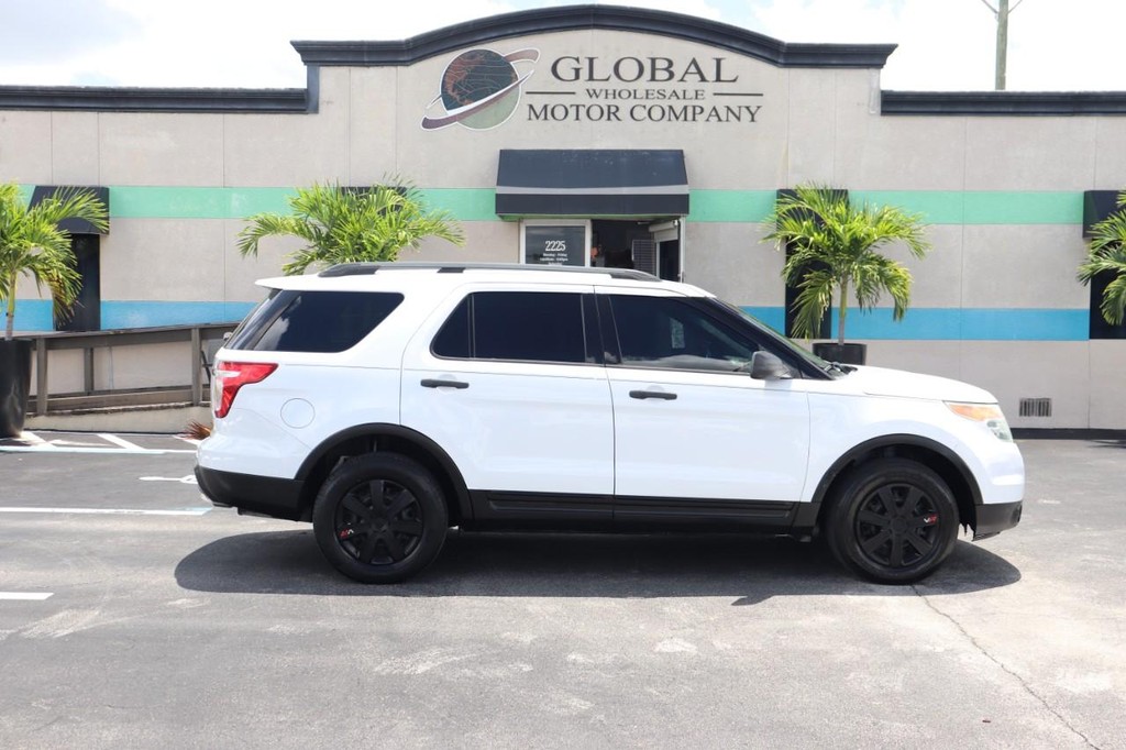 Ford Explorer Vehicle Full-screen Gallery Image 09