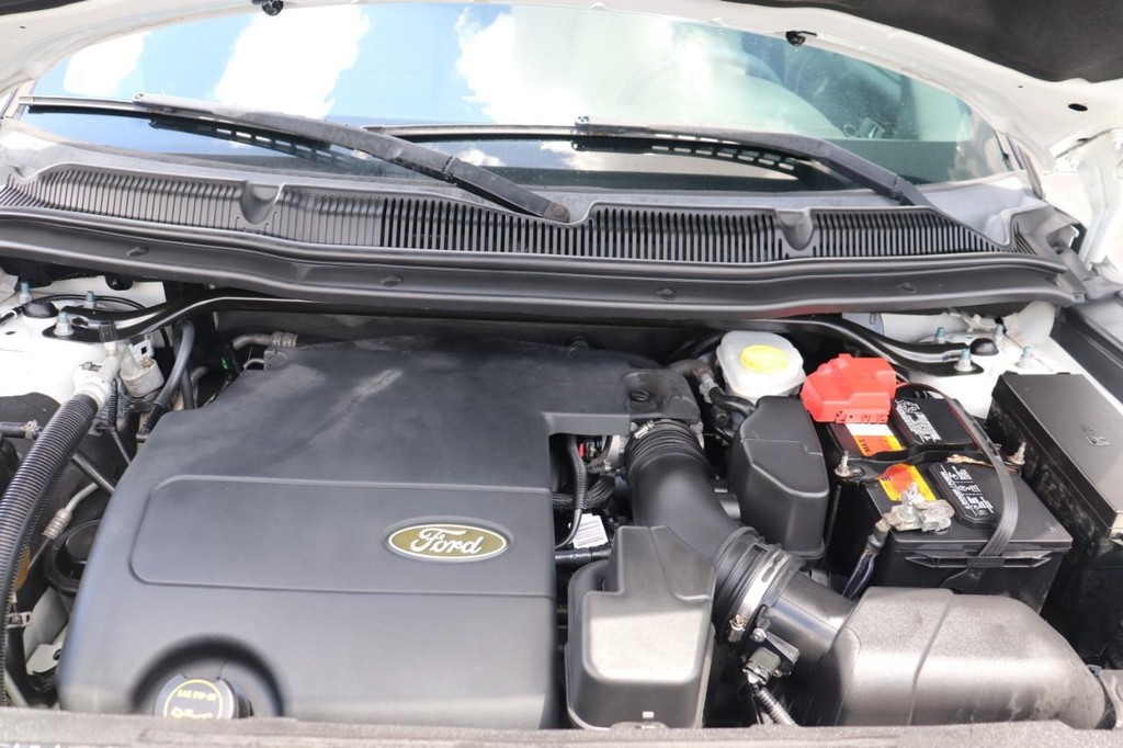 Ford Explorer Vehicle Full-screen Gallery Image 10