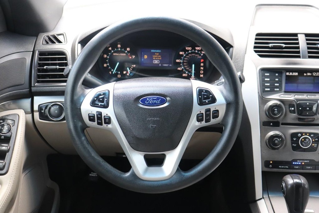 Ford Explorer Vehicle Full-screen Gallery Image 25