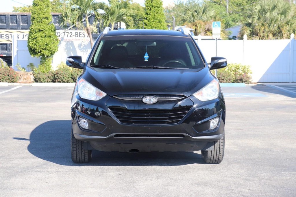 Hyundai Tucson Vehicle Full-screen Gallery Image 02
