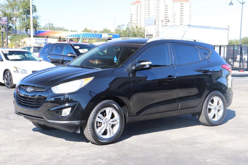Hyundai Tucson Vehicle Full-screen Gallery Image 03